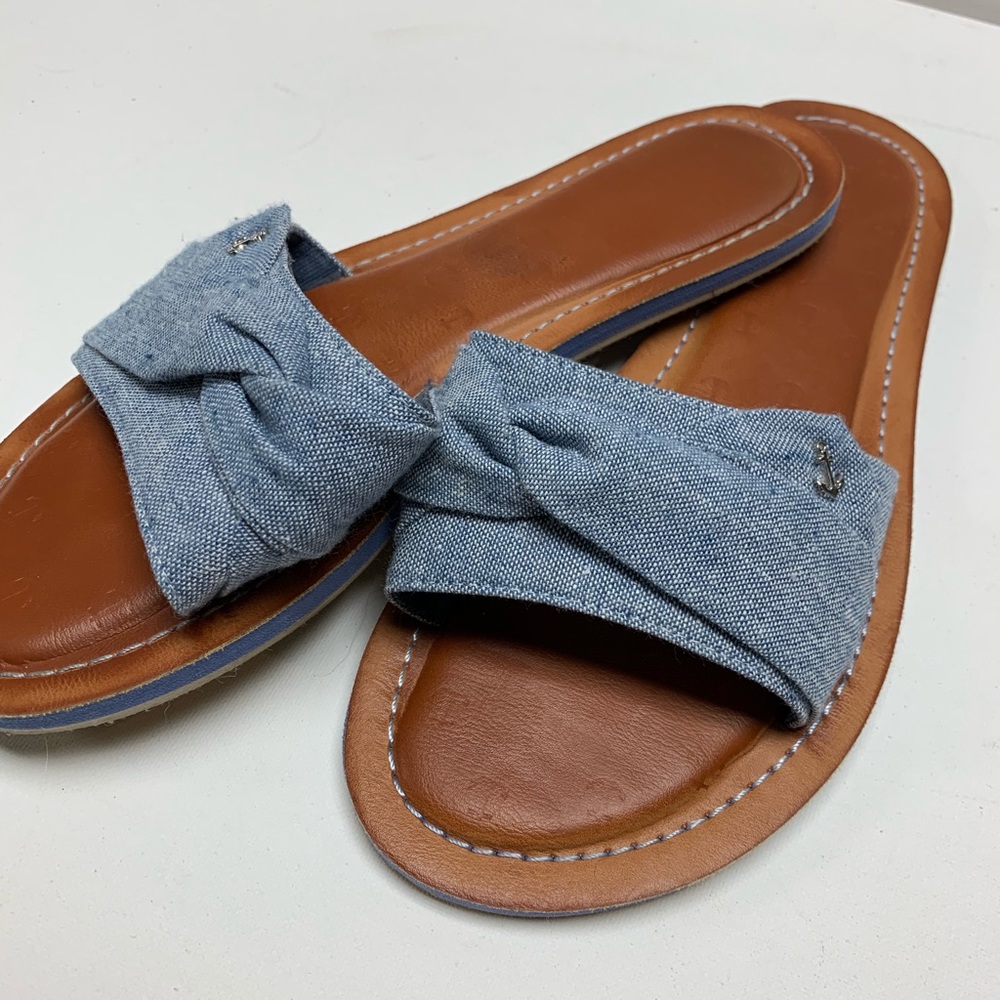 Cambray denim slides from Náutica